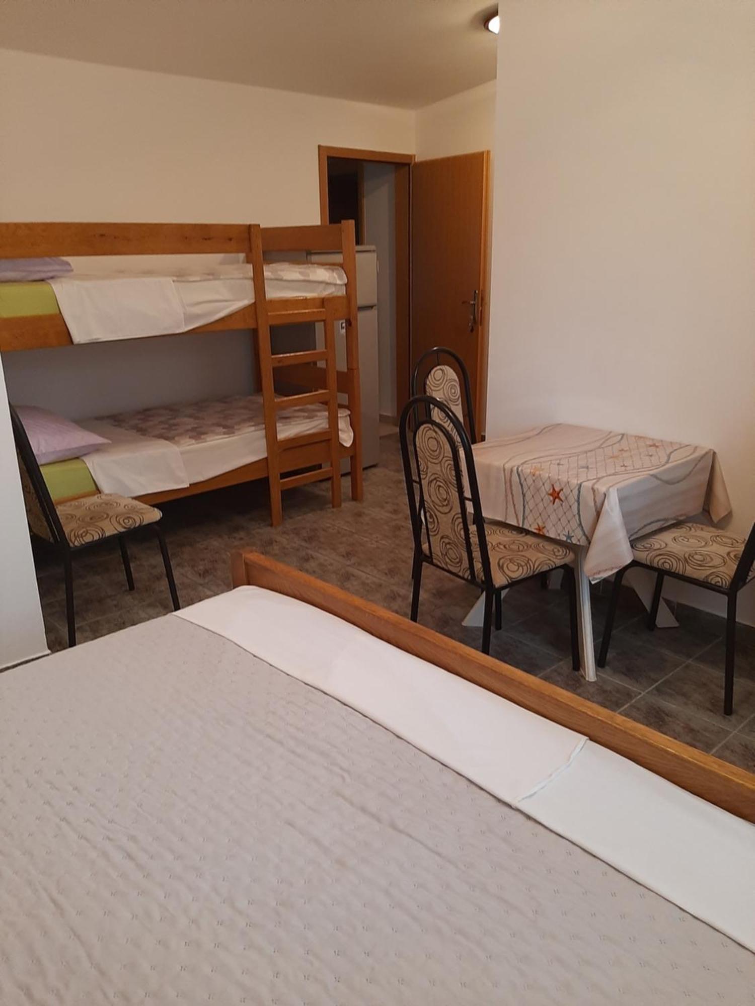 Apartments Marta Starigrad Paklenica Camera foto