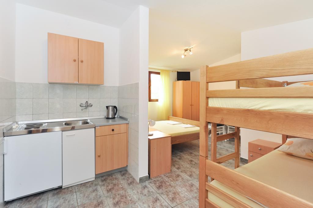 Apartments Marta Starigrad Paklenica Camera foto